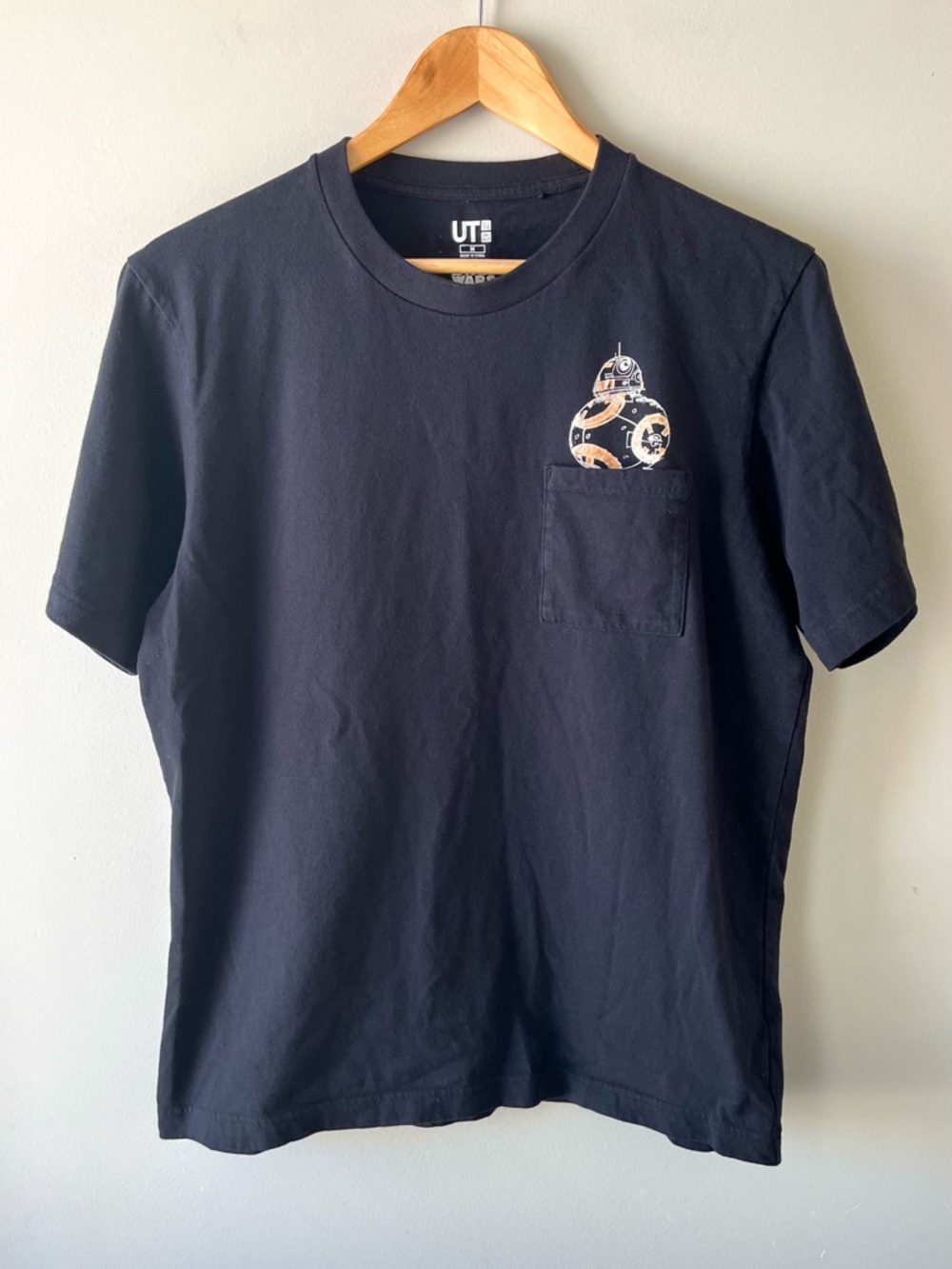 Uniqlo UT Men’s Black Star Wars BB‑8 Pocket T‑Shirt Size Medium - Streetwear